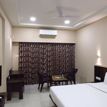 City Palace Resort Lonavala Buitenkant foto
