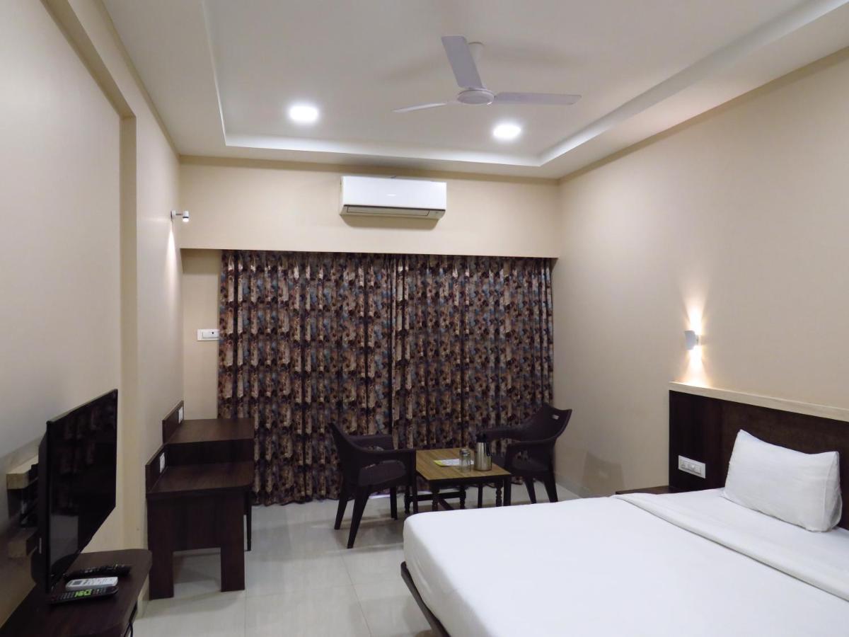 City Palace Resort Lonavala Buitenkant foto