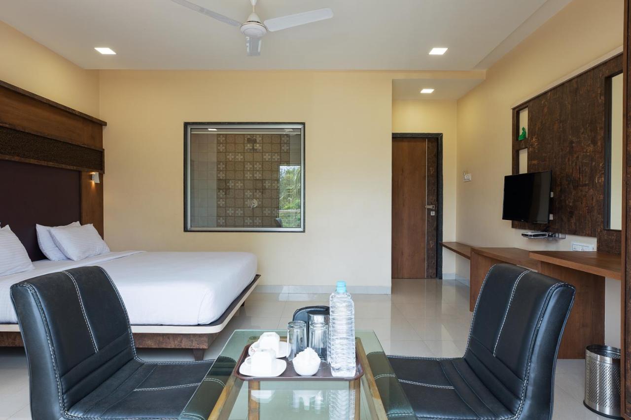City Palace Resort Lonavala Buitenkant foto