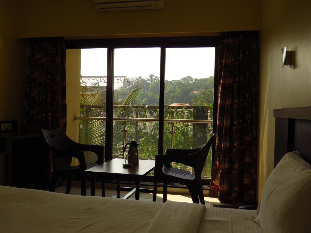 City Palace Resort Lonavala Buitenkant foto