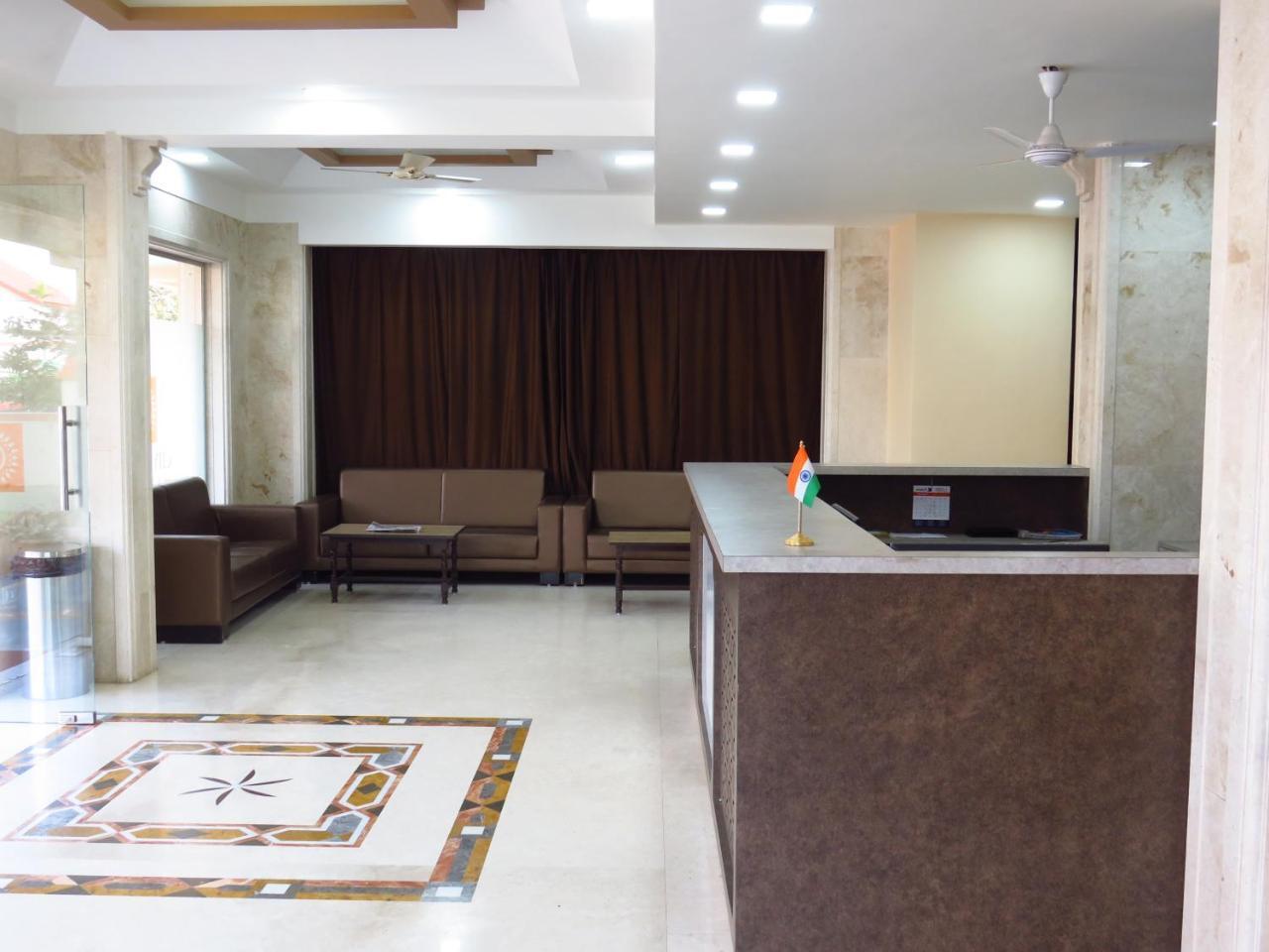 City Palace Resort Lonavala Buitenkant foto