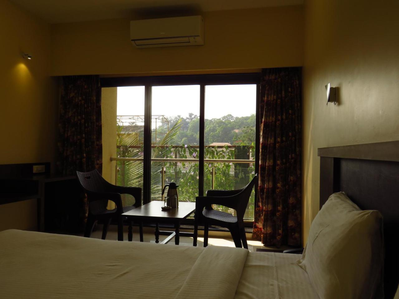 City Palace Resort Lonavala Buitenkant foto