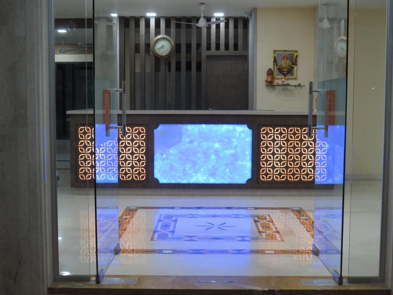 City Palace Resort Lonavala Buitenkant foto
