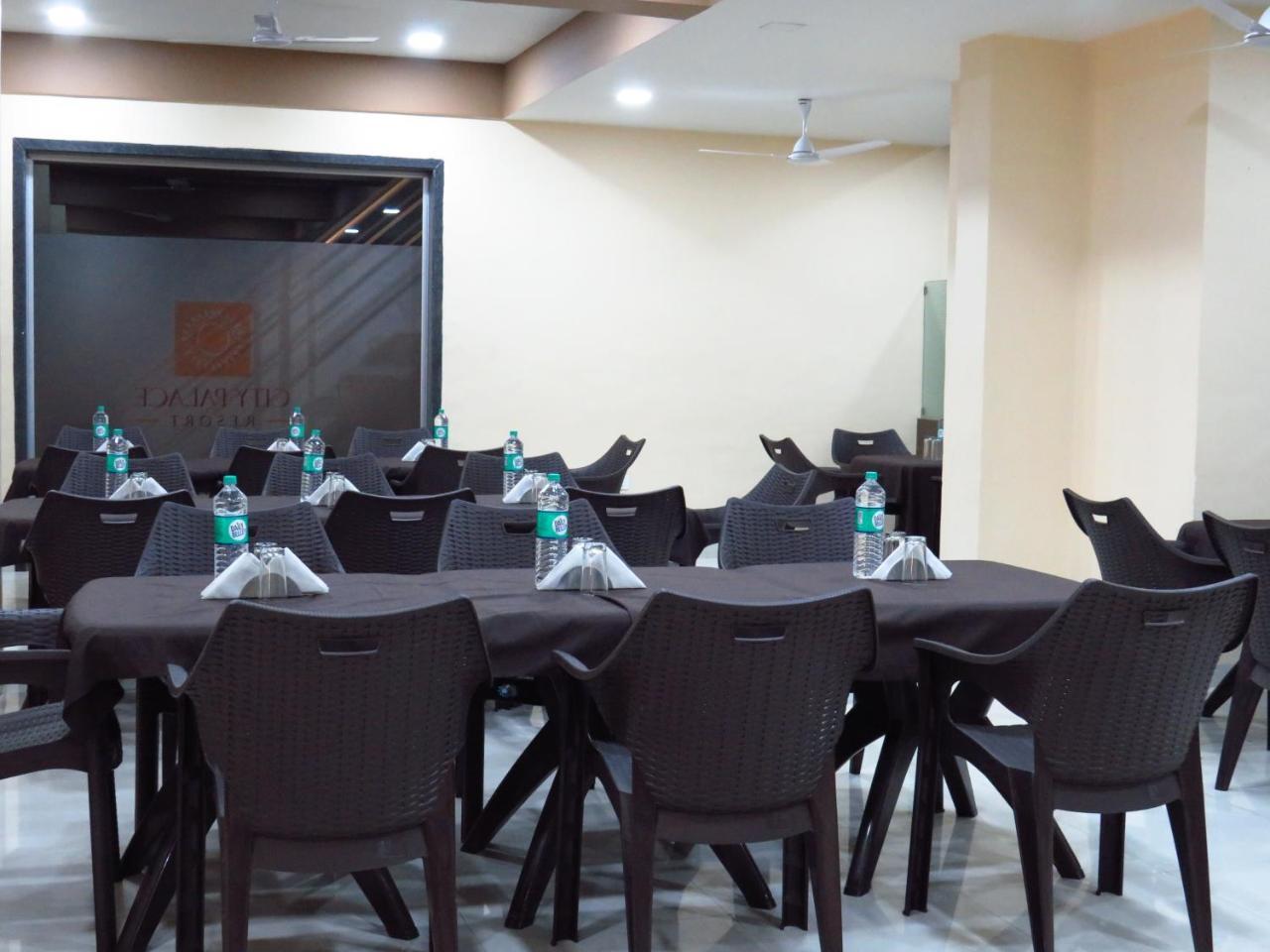 City Palace Resort Lonavala Buitenkant foto