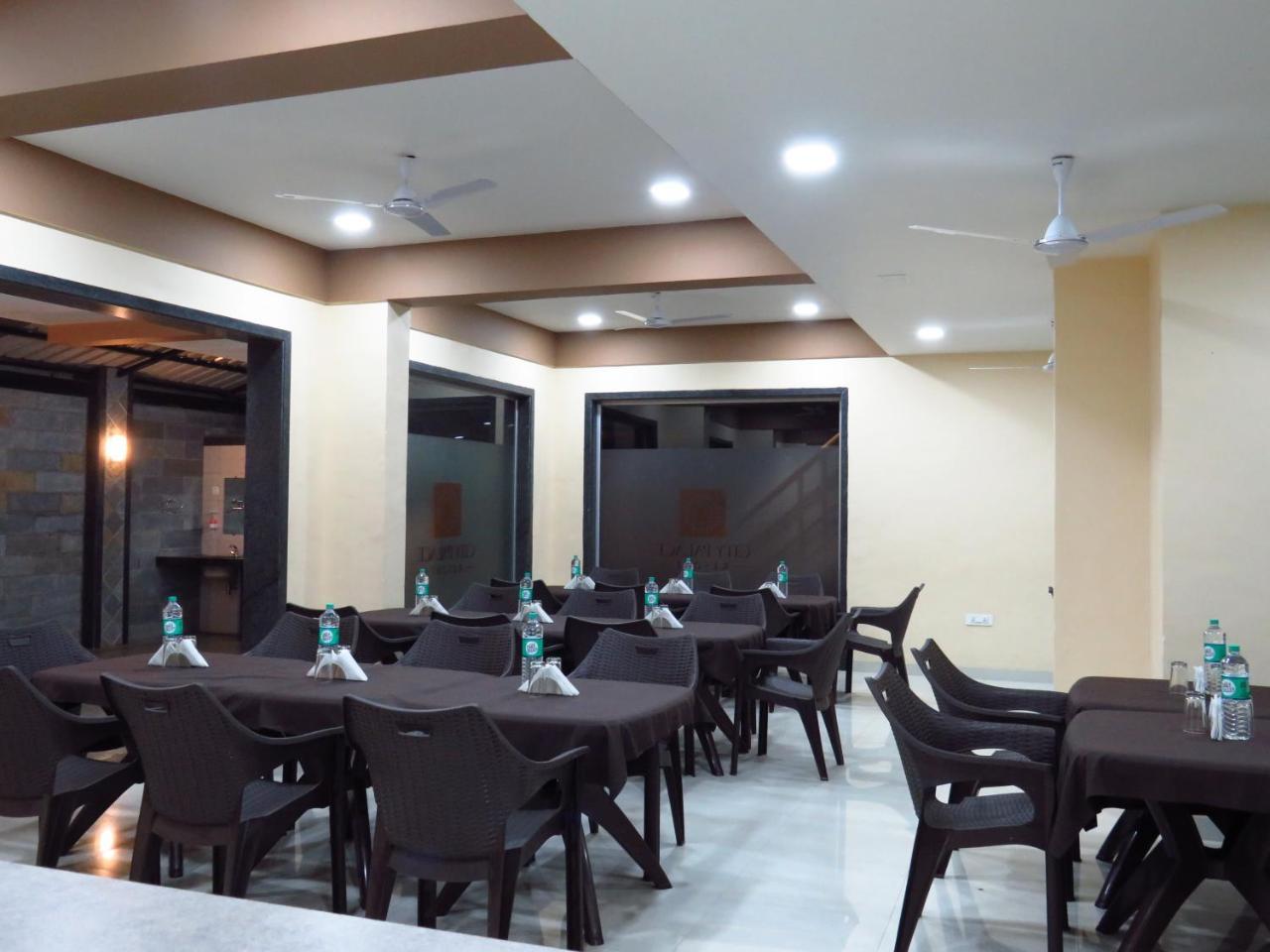 City Palace Resort Lonavala Buitenkant foto
