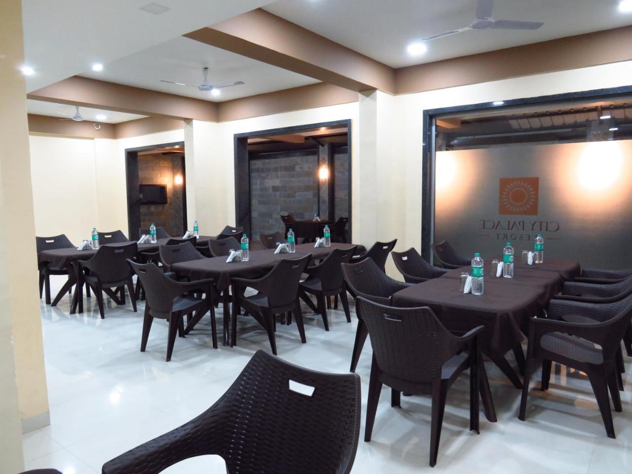 City Palace Resort Lonavala Buitenkant foto