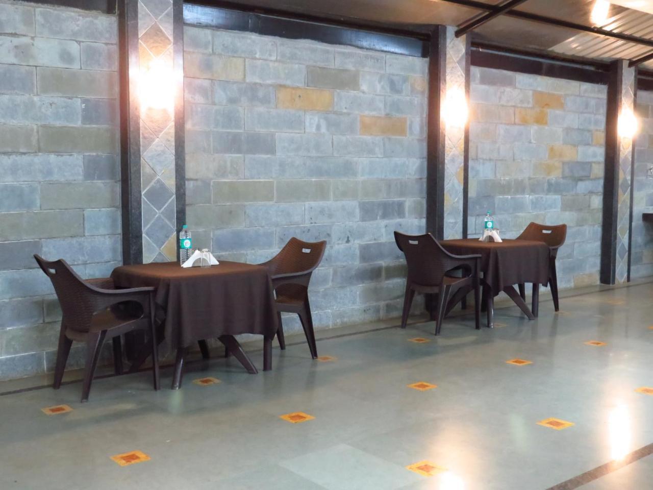 City Palace Resort Lonavala Buitenkant foto