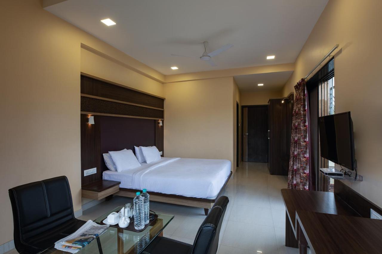 City Palace Resort Lonavala Buitenkant foto