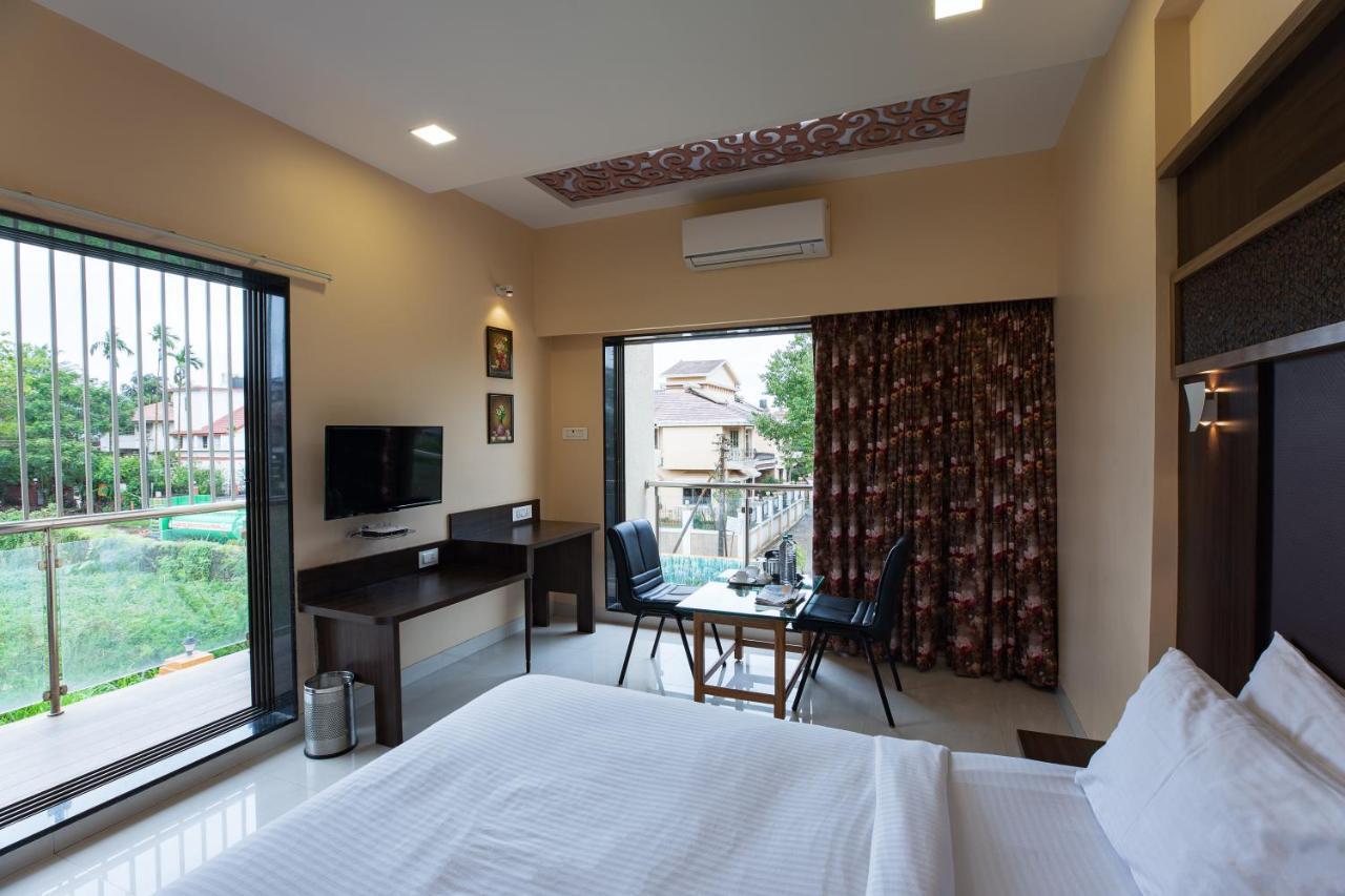 City Palace Resort Lonavala Buitenkant foto