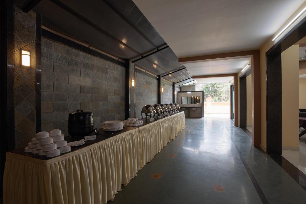 City Palace Resort Lonavala Buitenkant foto